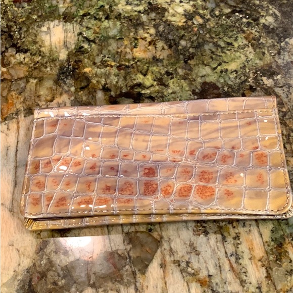 BRIGHTON BILL FOLD AND CARD CASE OUTSIDE POCKET. CROC EMBOSSED 7x3 3/4 INCHES - Picture 4 of 4